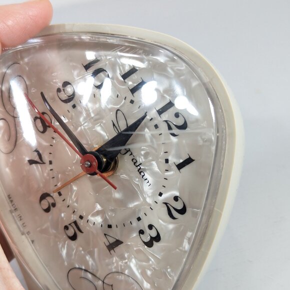 Vintage 1950s Triangular Ingraham electric alarm clock (wired) White pearl face - Picture 7 of 12